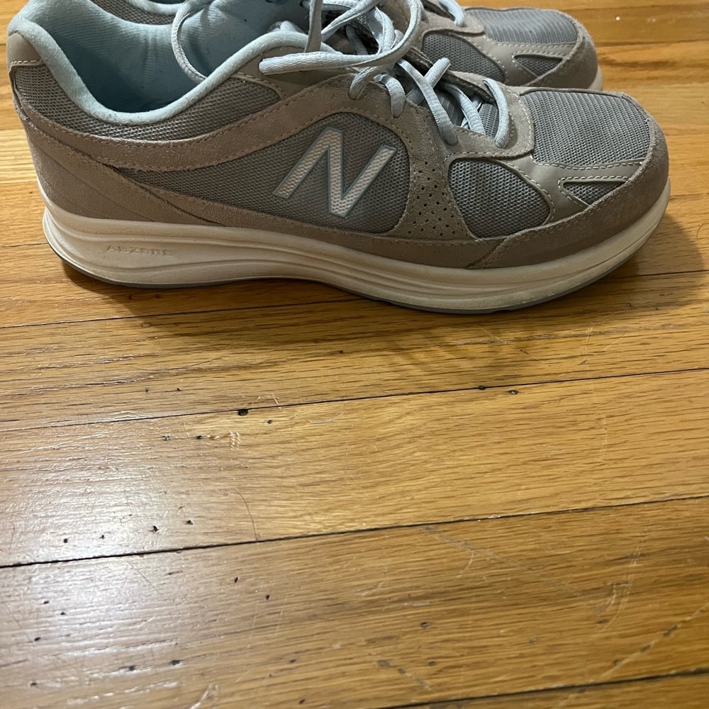 New Balance Walking 877 Women's light blue and Gray Sneakers. Size 10